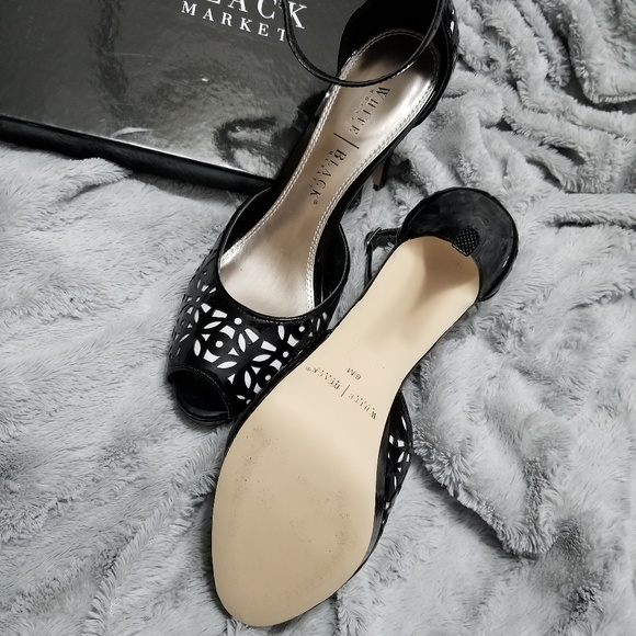 💃WHBM sleek black and white high heel shoes.💃 - Picture 3 of 6
